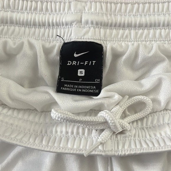 Nike Dri-Fit White Shorts Small - Picture 6 of 6